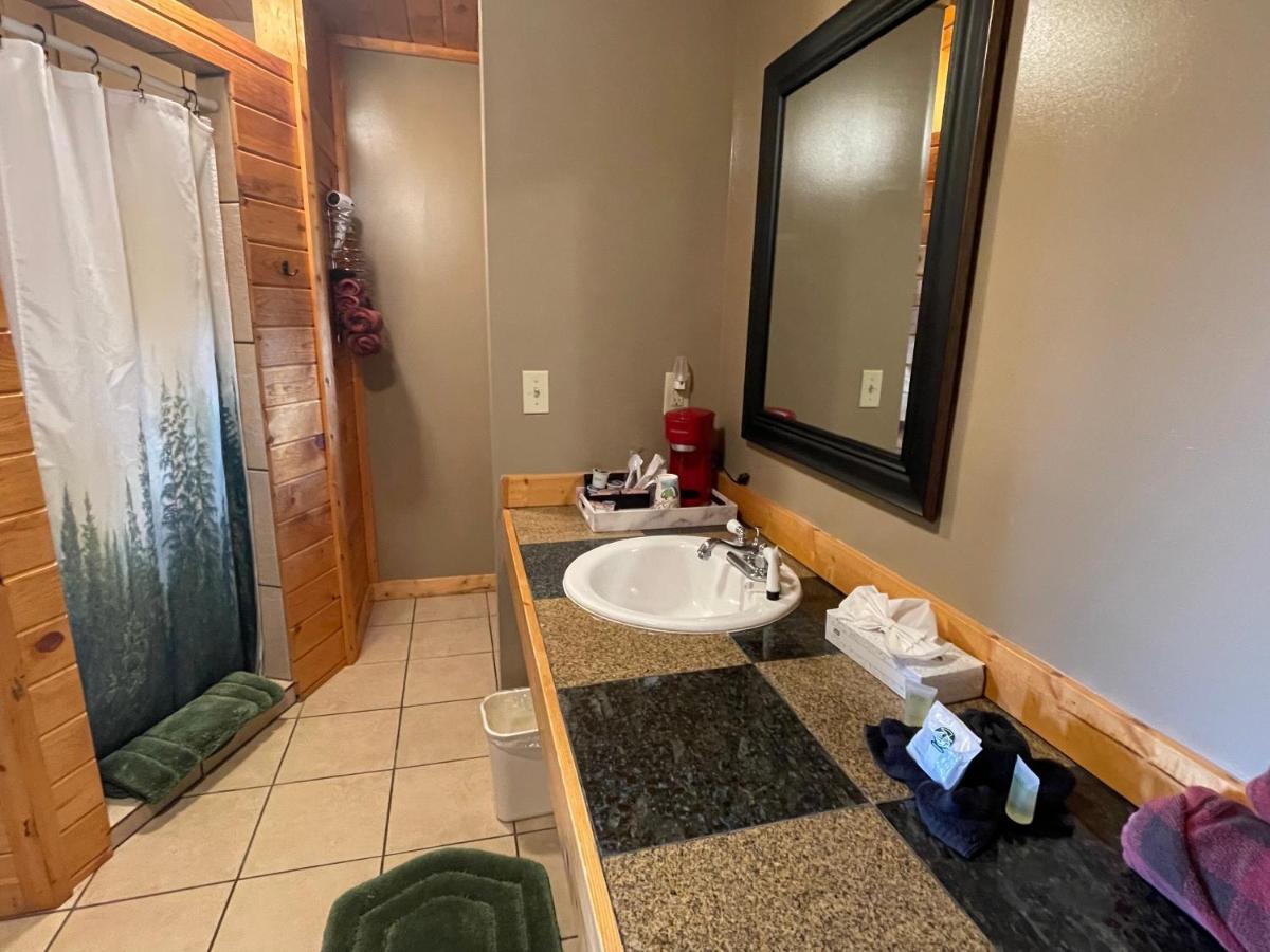The Fishing Bear Lodge 阿什顿 外观 照片